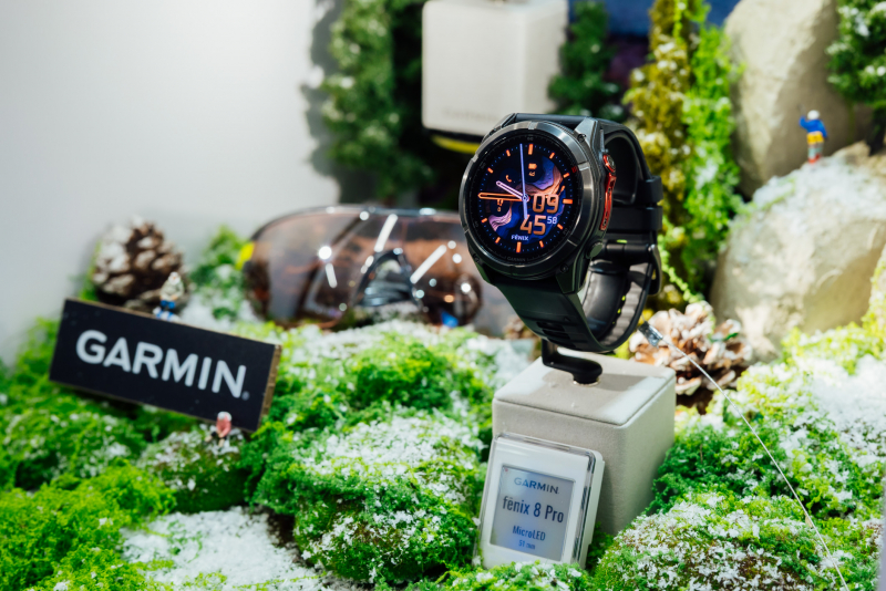 8868体育携手Garmin 推出首款Micro LED智慧手表