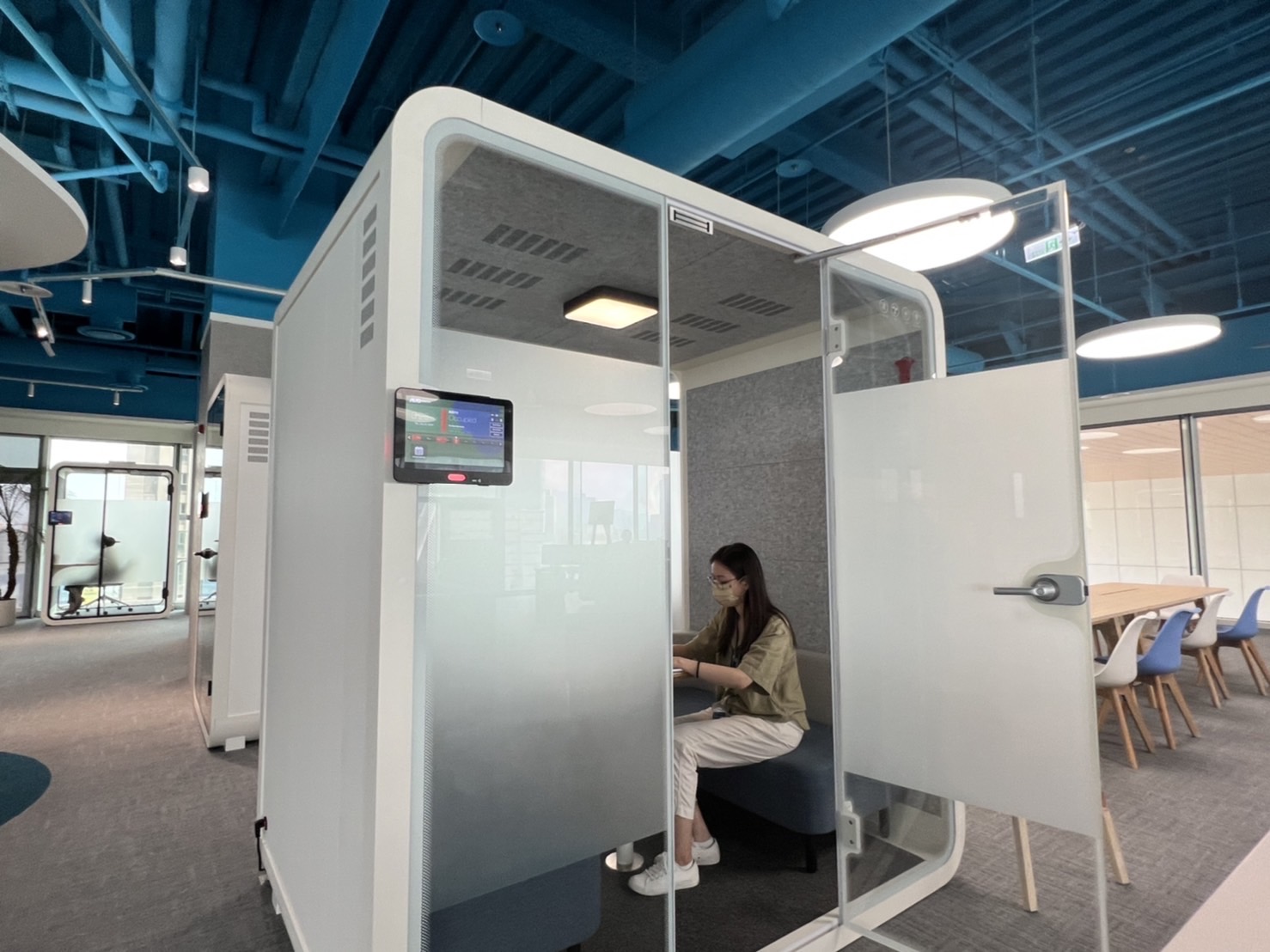 友達高雄據點的智慧行動辦公艙，展現友達在面板以外的研發應用軟實力