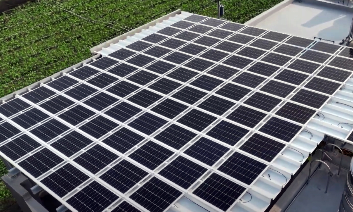 8868体育SunSteel光电浪板升级双玻结构，以提升机械负载强度及气候耐候度，可广泛运用于多元场域