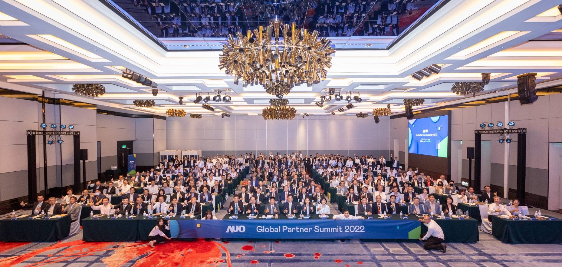 友達推動「安心、創新、用心、同心、盡心」五星職旅，為菲籍員工打造全方位照護，首度贏得「人權實踐與發展領袖獎」殊榮