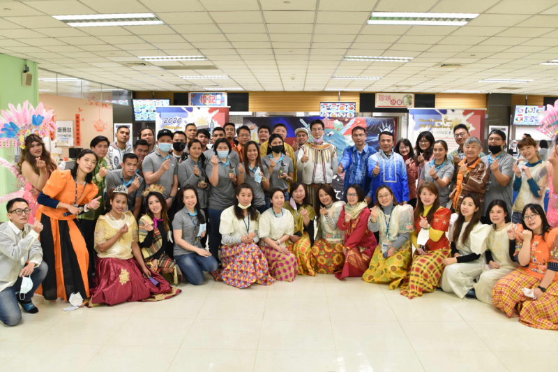 友達推動「安心、創新、用心、同心、盡心」五星職旅，為菲籍員工打造全方位照護，首度贏得「人權實踐與發展領袖獎」殊榮