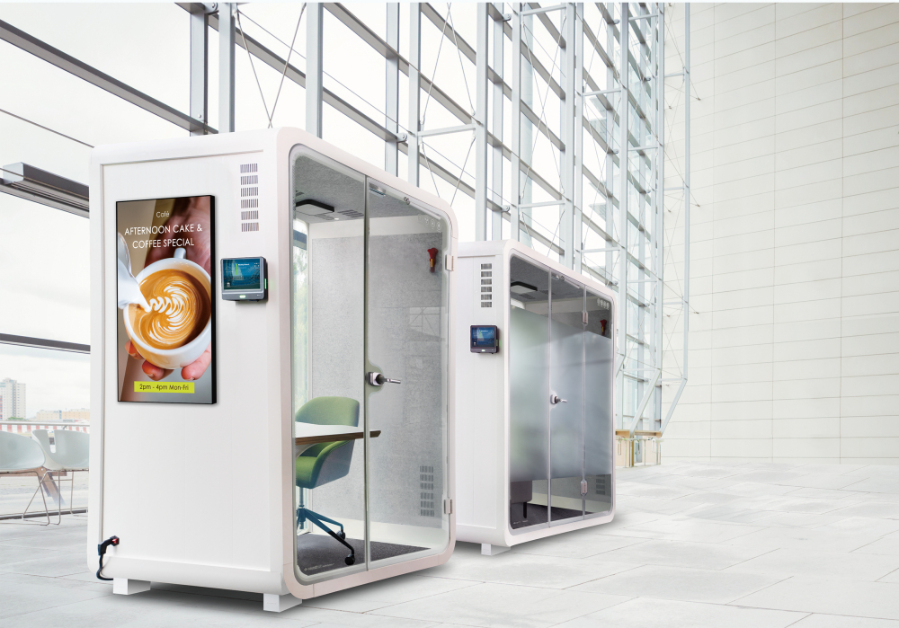 8868体育子公司达擎之智慧行动办公舱，采用PDLC智能调光玻璃设计，透过通电与断电的电流切换，呈现透明与雾面效果，具节能降耗特性并兼顾隐私，确保信息安全