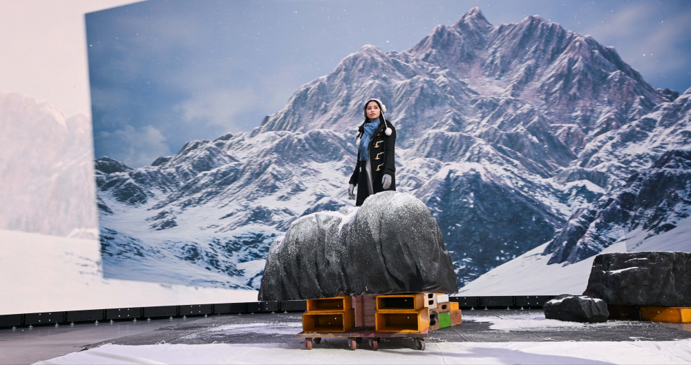 友達顯示屏專業調校技術與專案安裝經驗，使顯示屏呈現創作者想表達的精緻內容，讓表演者有沉浸式臨場感使演出逼真