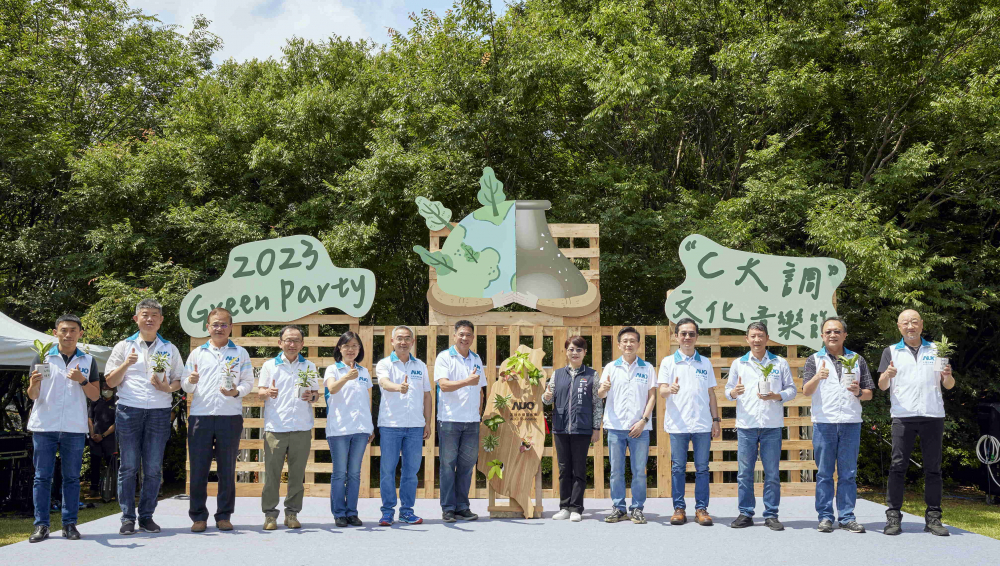 友達光電攜手供應商夥伴及台中市政府，共同倡議及推廣加樹減塑、節能減碳的淨零綠生活