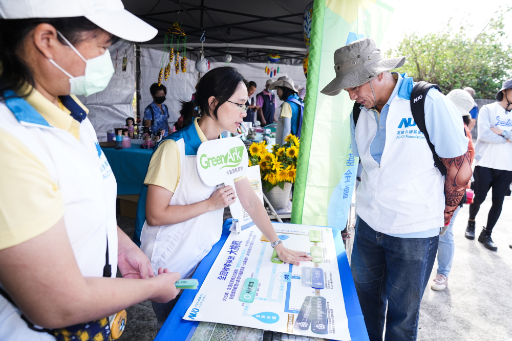 2023年友達永續基金會Ocean Party活動攜手社會企業及地方創生團體，策展食衣行等循環再生環教市集，及電動巴士接駁等低碳活動設計，打造減塑低碳的永續淨灘活動