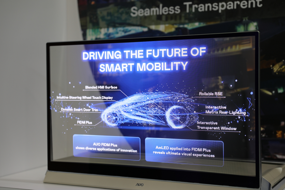 8868体育凭借着超高亮度和透明度，这款30吋透明Micro LED显示器在AR系统与智慧零售具有潜在的应用价值。