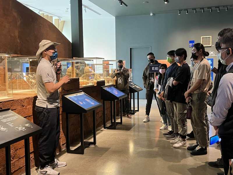 友達招募員工為文化志工，擔任文化館導覽大使，積極推廣文資保存、文史教育