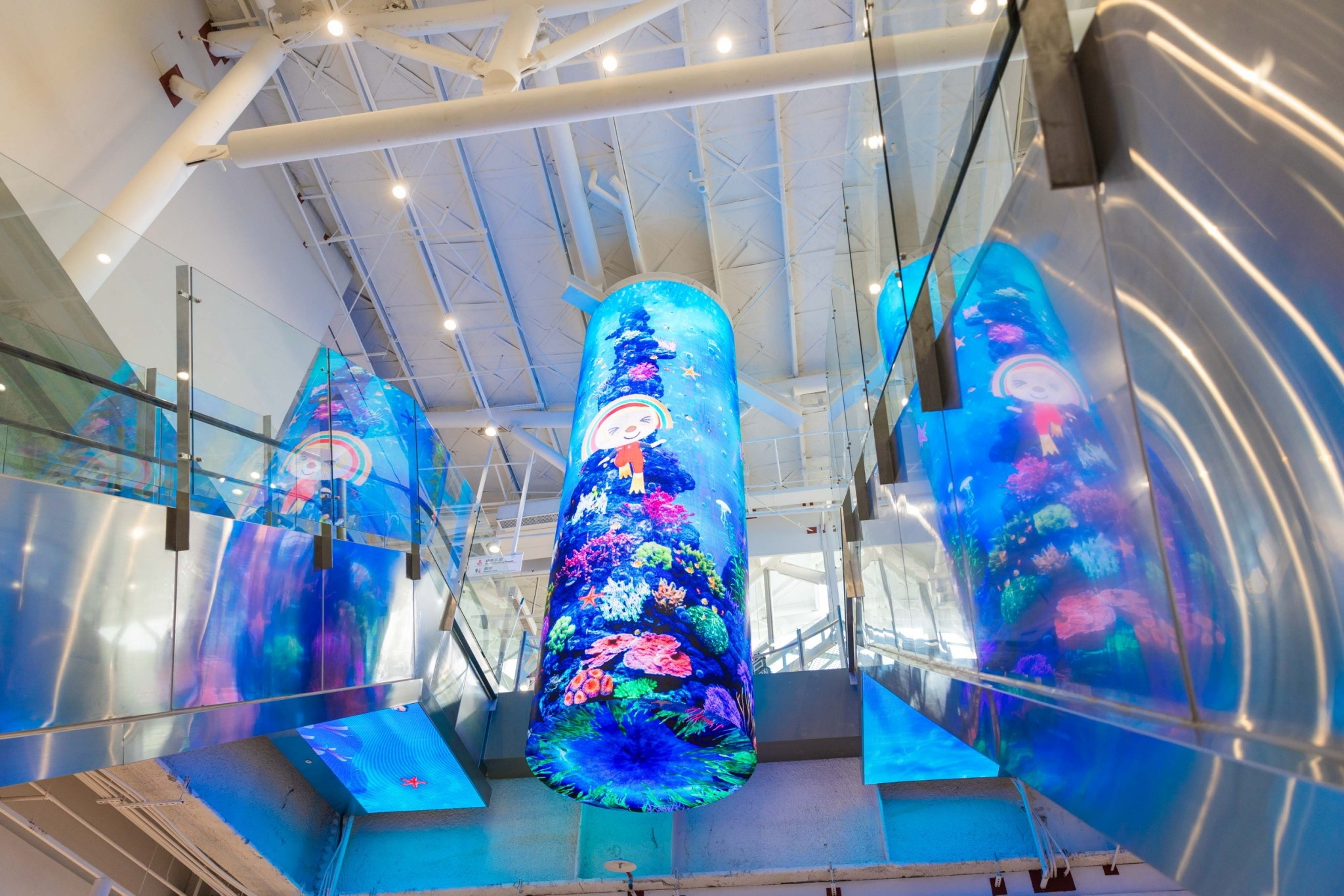 達擎與傑可達整合先進顯示技術與軟硬體應用服務，提供一系列大型LED顯示解決方案，為全新改裝開幕的「清水服務區」佈局嶄新視覺體驗。