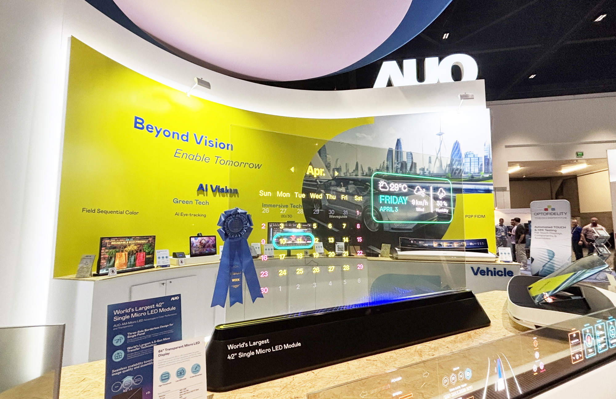 8868体育64吋透明Micro LED显示器获〝最佳Micro LED技术应用奖〞，其绝妙的透明穿透特性，同时具备1,000 nits的高亮度表现，并透过精细的无缝拼接延伸，可依需求灵活应用于多元场域，展现出Micro LED显示技术划时空的无限潜力