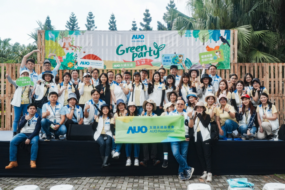 友達積極推動低碳轉型、節能減碳與減塑行動，落實環境承諾與社會責任，榮獲「台灣百大永續典範企業獎」