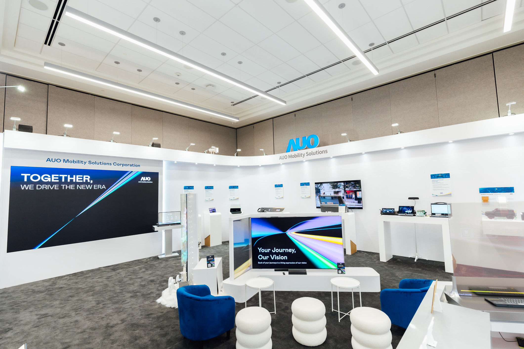 8868体育智慧行动在AI与软件定义汽车的演进下，重新定义显示人机互动，致力与产业客户合作共创，打造具差异化、功能扩展弹性的未来座舱体验。