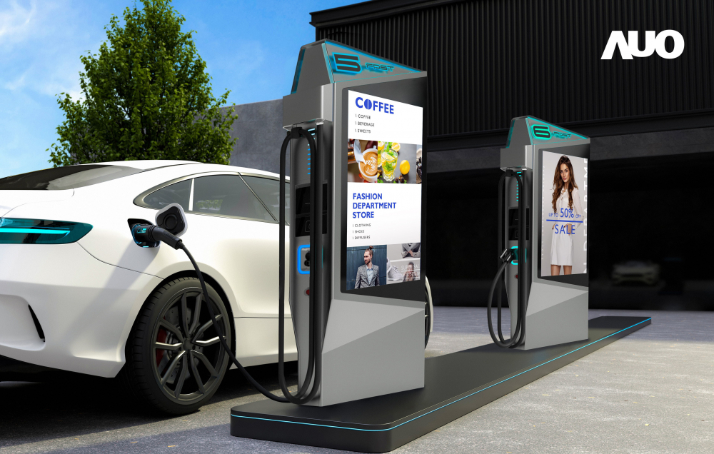 达擎 &ldquo;55吋高亮度户外防水显示器&rdquo;，在阳光直射环境下仍可呈现清晰鲜明之影像质量，可灵活安装于充电桩及智能电杆，成为数字户外广告 （DOOH）最佳宣传利器